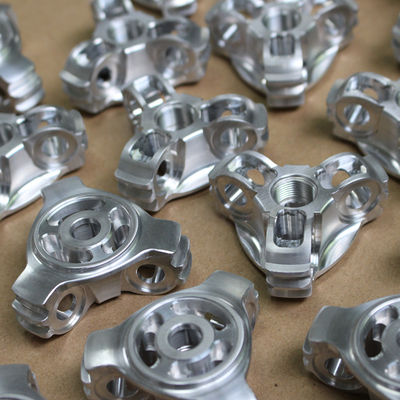 Il CNC di alluminio meccanico i pezzi meccanici che anodizzano l'OEM superficie di verniciatura di finitura
