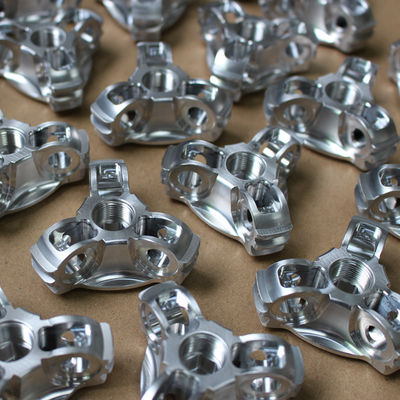 Il CNC di alluminio di alta precisione 6061 parte il modello rapido a rifinitura d'anodizzazione di produzione