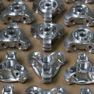 Il CNC di alluminio meccanico i pezzi meccanici che anodizzano l'OEM superficie di verniciatura di finitura