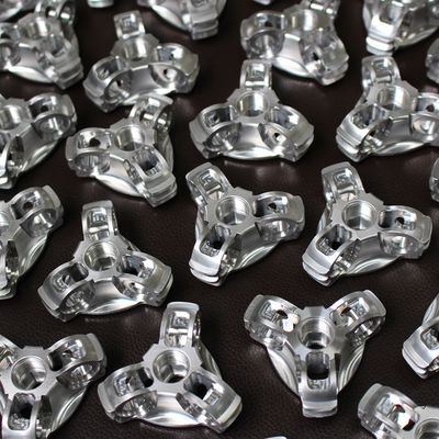 L'alta precisione ha macinato le parti di alluminio di CNC che sabbiano la finitura superficia d'argento d'anodizzazione