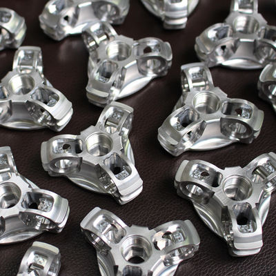 L'alta precisione ha macinato le parti di alluminio di CNC che sabbiano la finitura superficia d'argento d'anodizzazione