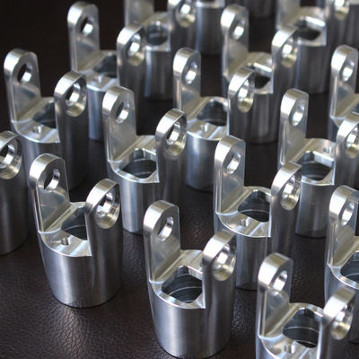 Parti di metallo rapide di precisione di CNC che sabbiano le opzioni superfice ampie d'anodizzazione di finitura