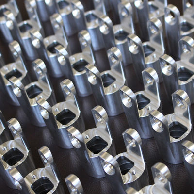 Il CNC rapido di alluminio di alta precisione si separa le ampie opzioni di finitura di superficie