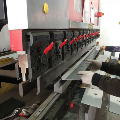 Il laser che taglia la lamiera sottile di precisione si separa il materiale d'ottone bronzeo di alluminio