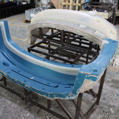 Stampaggio ad iniezione su misura di reazione grandi parti di plastica di Front Bumpers automobilistico