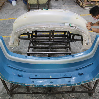 Finitura superficia di plastica di RIM Automotive Parts Deburring Painting dello stampaggio ad iniezione di reazione